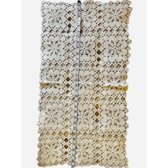 Hand-Crocheted Cream Table Runner Or Dresser Scarf Floral Pattern 31" X 17" VTG - Picture 1 of 6